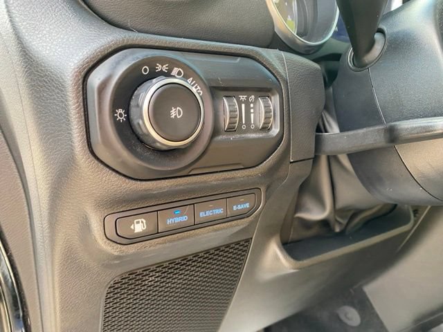 Used 2022 Jeep Wrangler Unlimited Sahara AWD/4WD image 21
