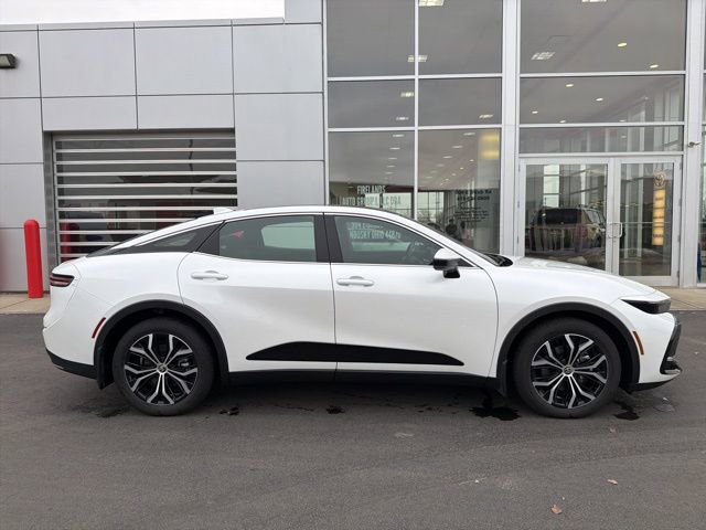 Used 2023 Toyota Crown Limited image 8