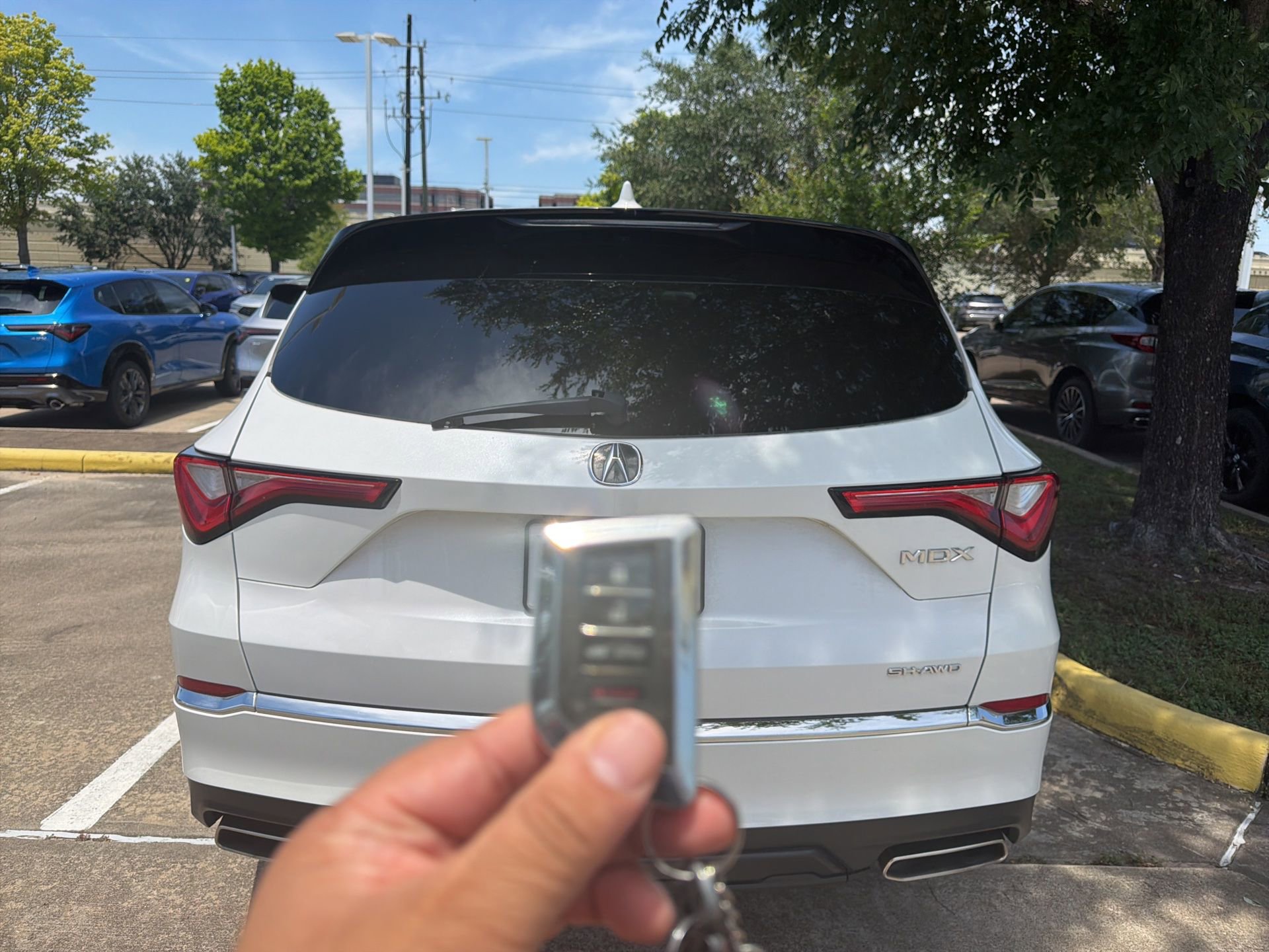 Used 2024 Acura MDX SH-AWD image 3