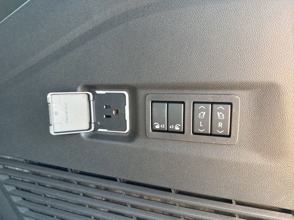 New 2026 GMC Yukon XL Elevation w/ LPO, Floor Liner Package image 59