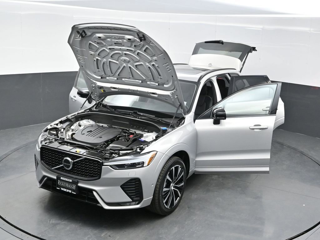 Used 2025 Volvo XC60 B5 Plus AWD/4WD image 40