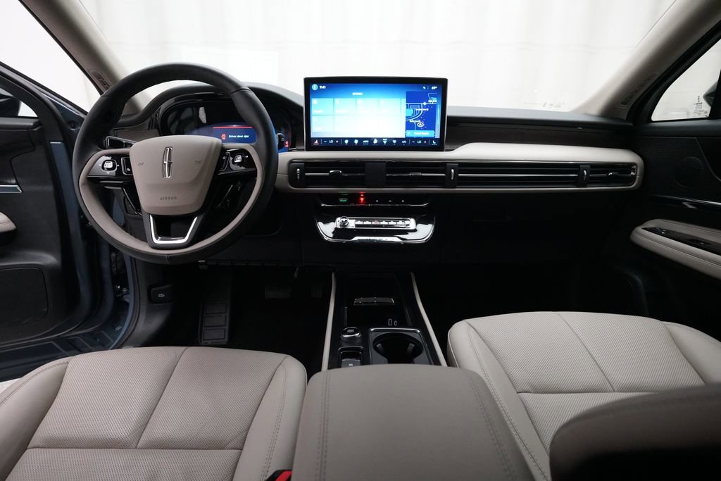 Used 2025 Lincoln Corsair Reserve w/ Towing Package image 5