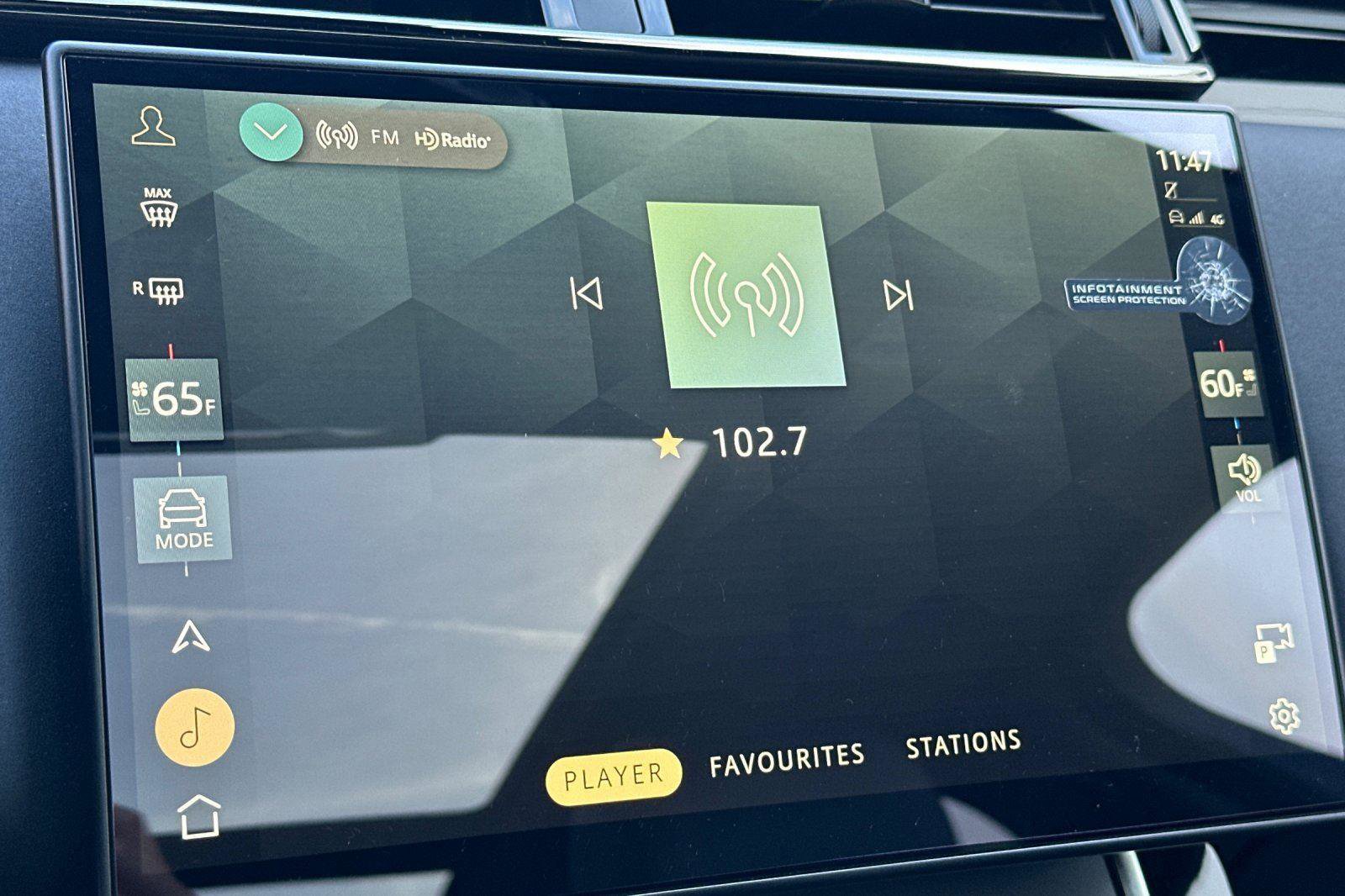 Used 2025 Land Rover Range Rover Velar Dynamic SE image 17