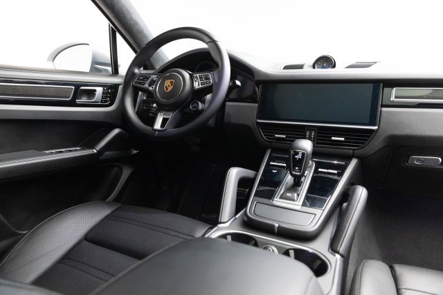 Used 2020 Porsche Cayenne Turbo image 12