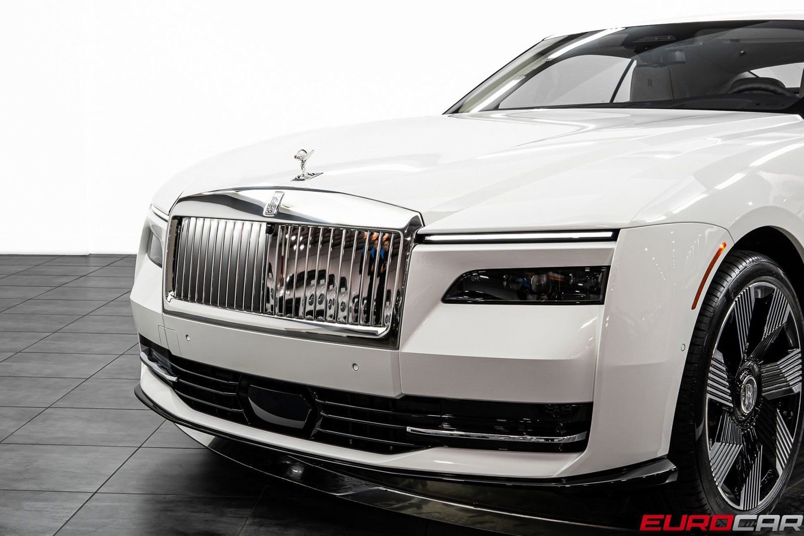 Used 2026 Rolls-Royce Spectre image 12