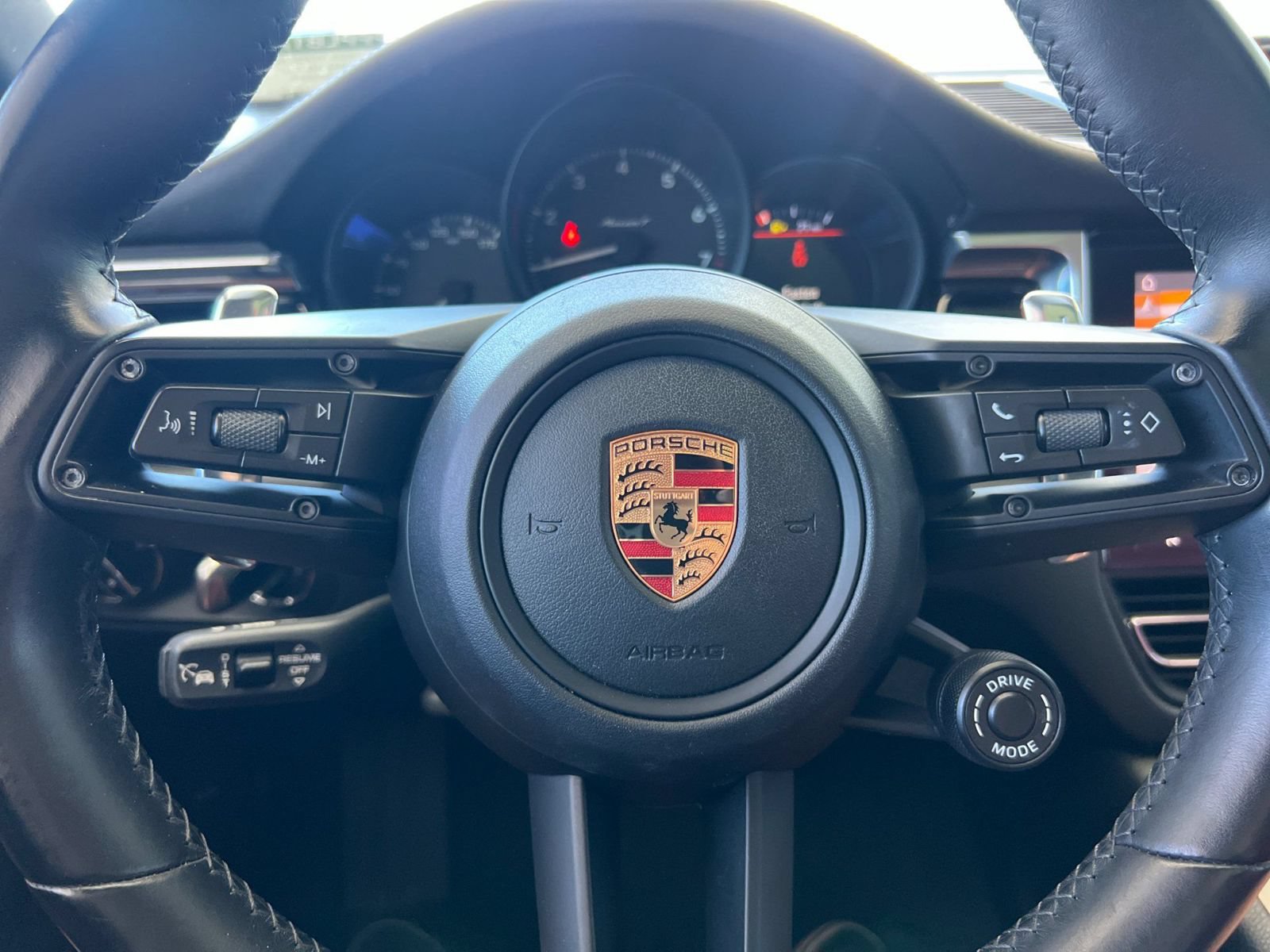 Certified 2023 Porsche Macan Turbo AWD/4WD image 23
