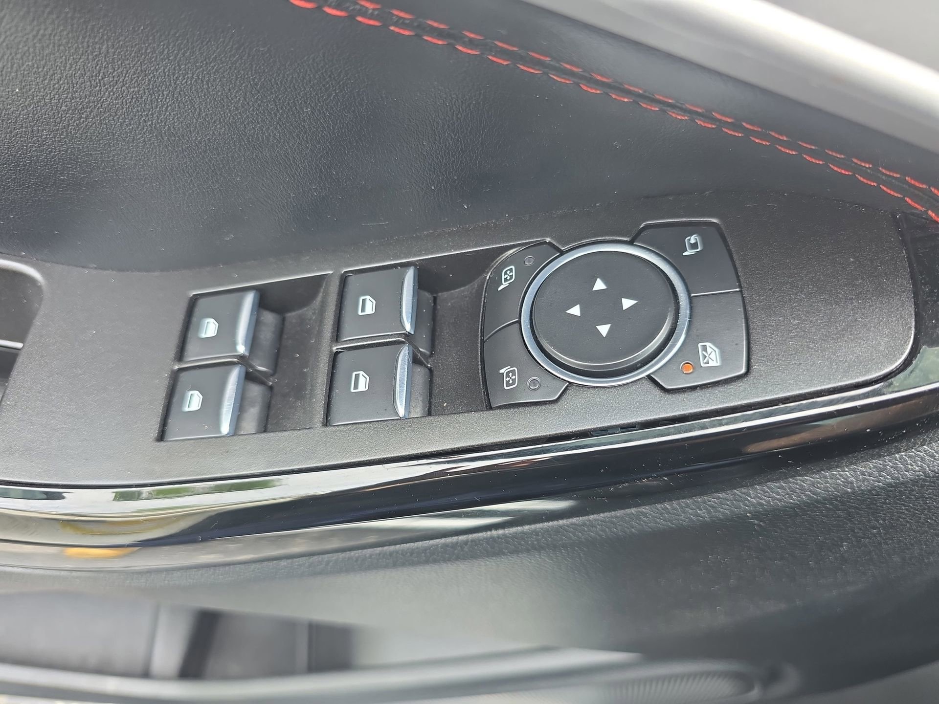 Used 2022 Ford Explorer ST-Line AWD/4WD image 27