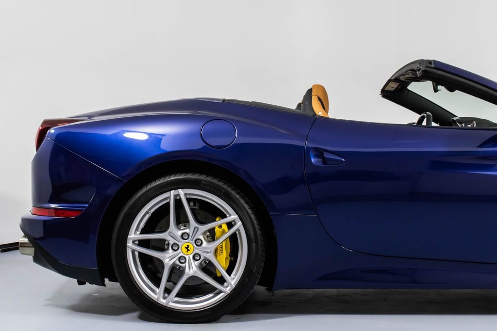 Certified 2017 Ferrari California T image 17