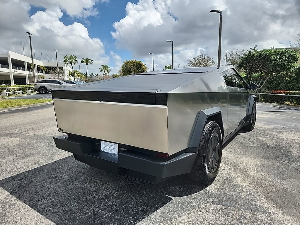 Used 2025 Tesla Cybertruck AWD Crew Cab image 9