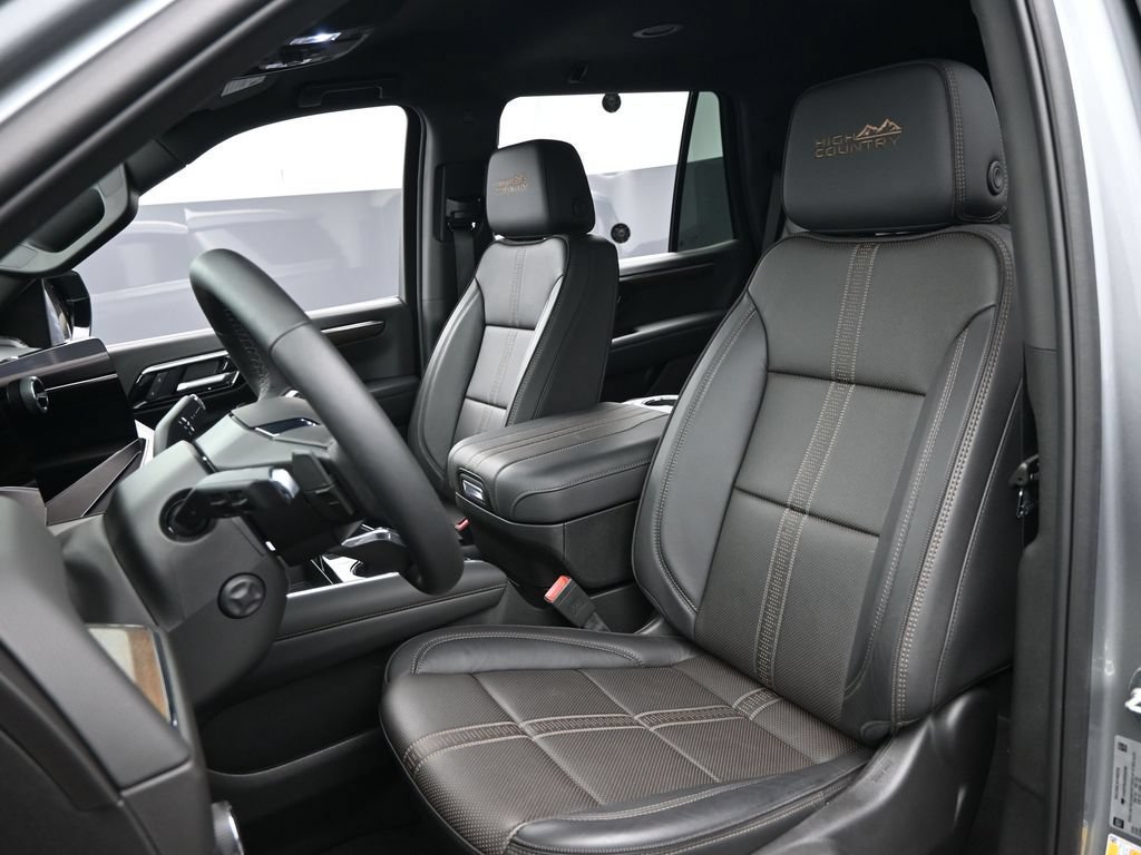 Used 2025 Chevrolet Tahoe High Country AWD/4WD image 19