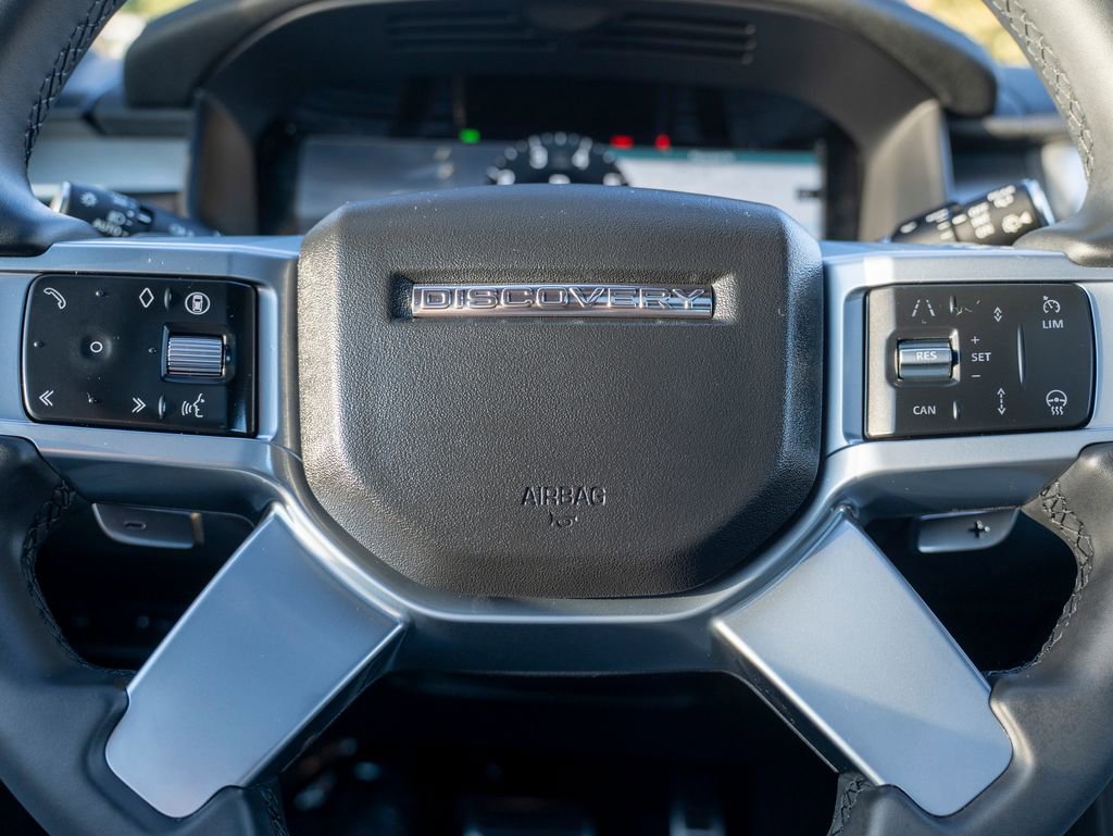 Certified 2024 Land Rover Discovery Dynamic SE image 15