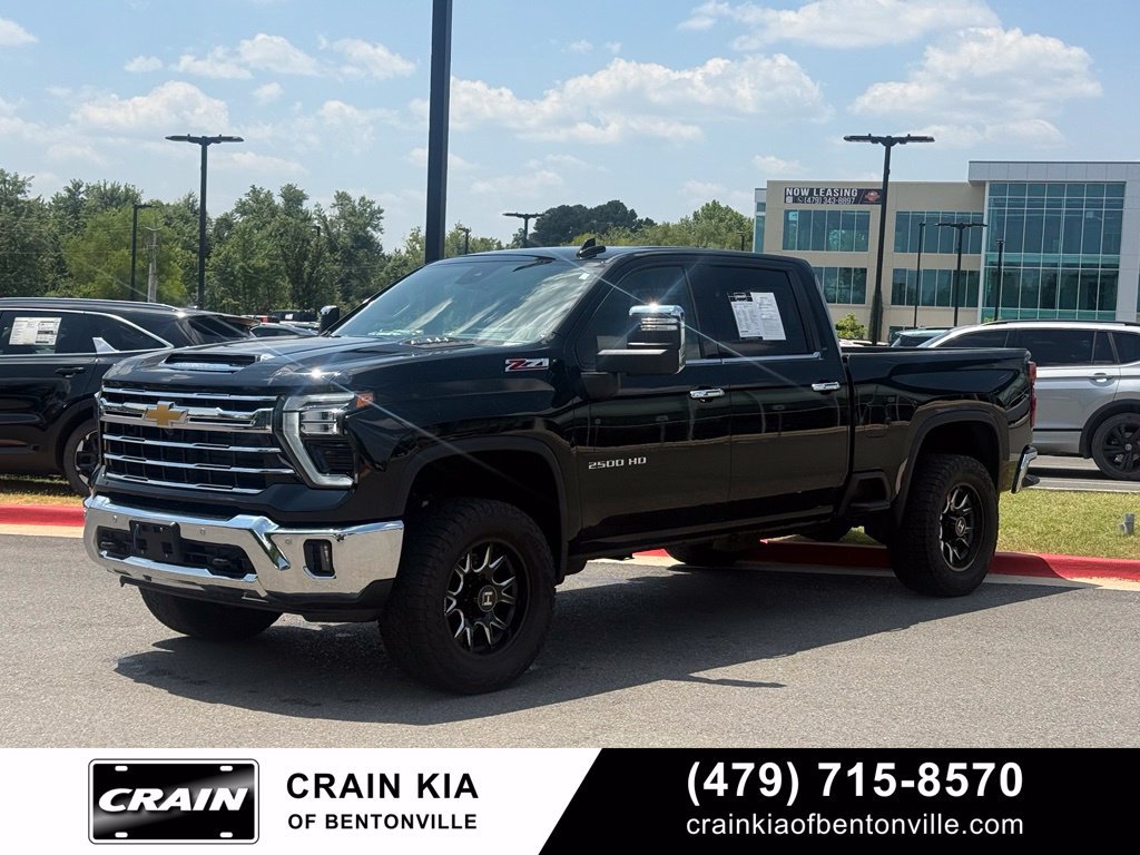 Used 2024 Chevrolet Silverado 2500 LTZ w/ LTZ Premium Package AWD/4WD image 3
