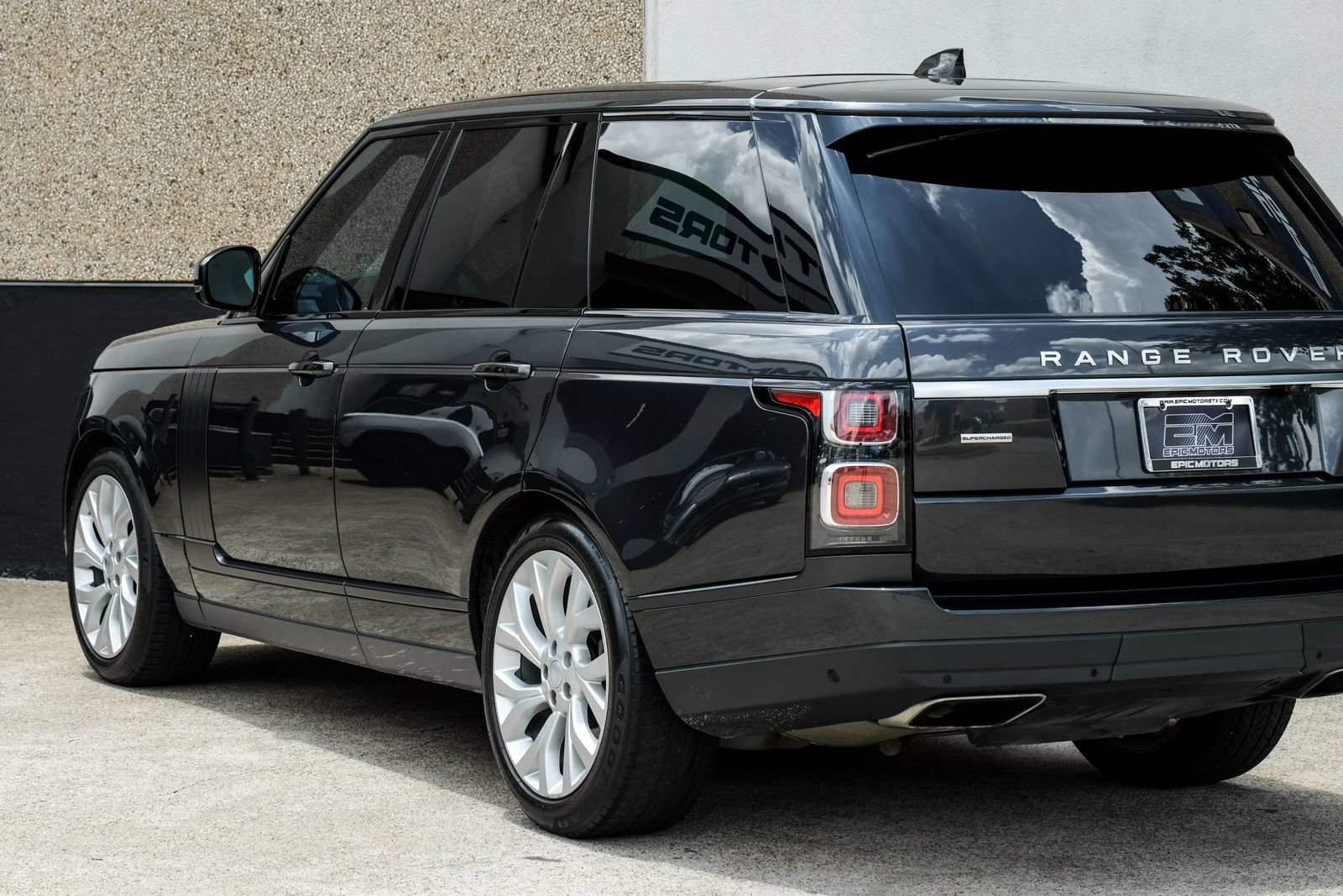 Used 2019 Land Rover Range Rover Supercharged AWD/4WD image 13