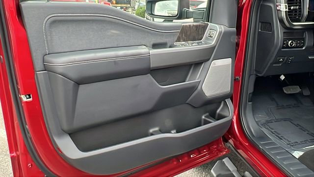 New 2026 Ford F250 Lariat w/ Black Appearance Package image 15