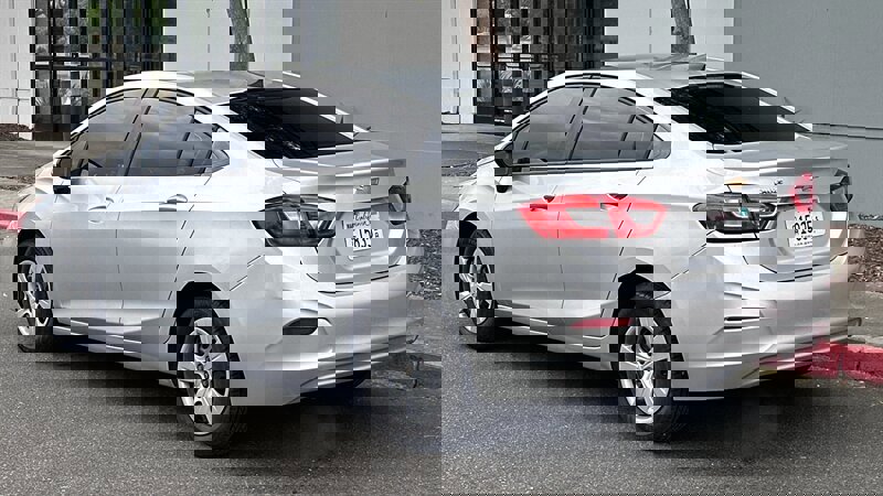 Used 2018 Chevrolet Cruze LS image 5