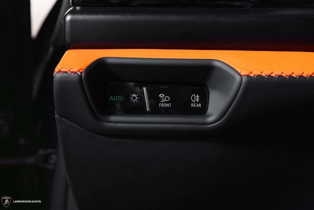 Used 2025 Lamborghini Urus SE image 26