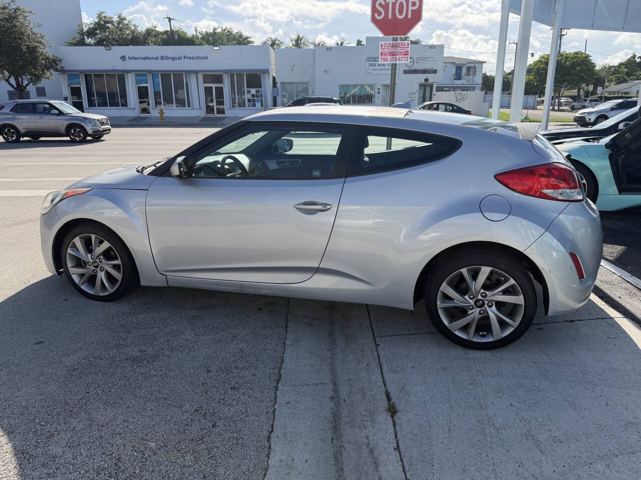 Used 2017 Hyundai Veloster FWD image 9