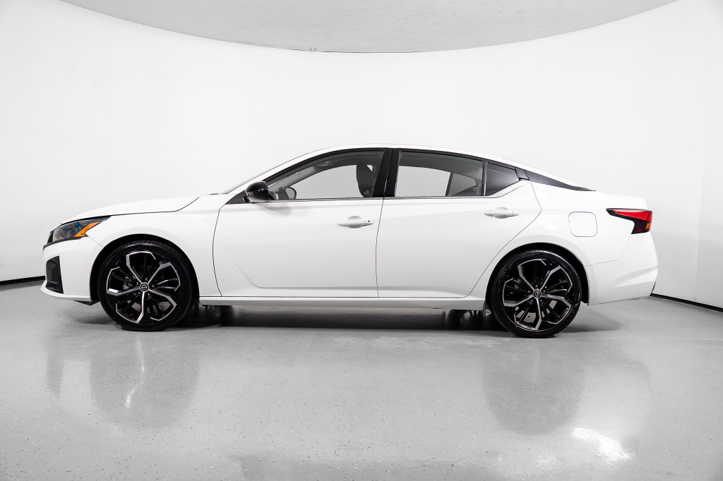 Used 2024 Nissan Altima 2.5 SR FWD image 13