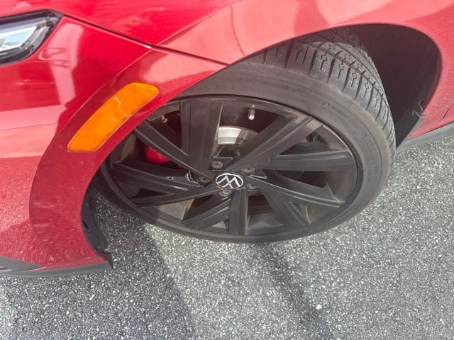 Used 2022 Volkswagen GTI SE FWD image 4