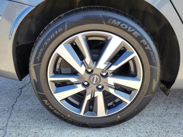 Used 2025 Nissan Versa SV FWD image 30