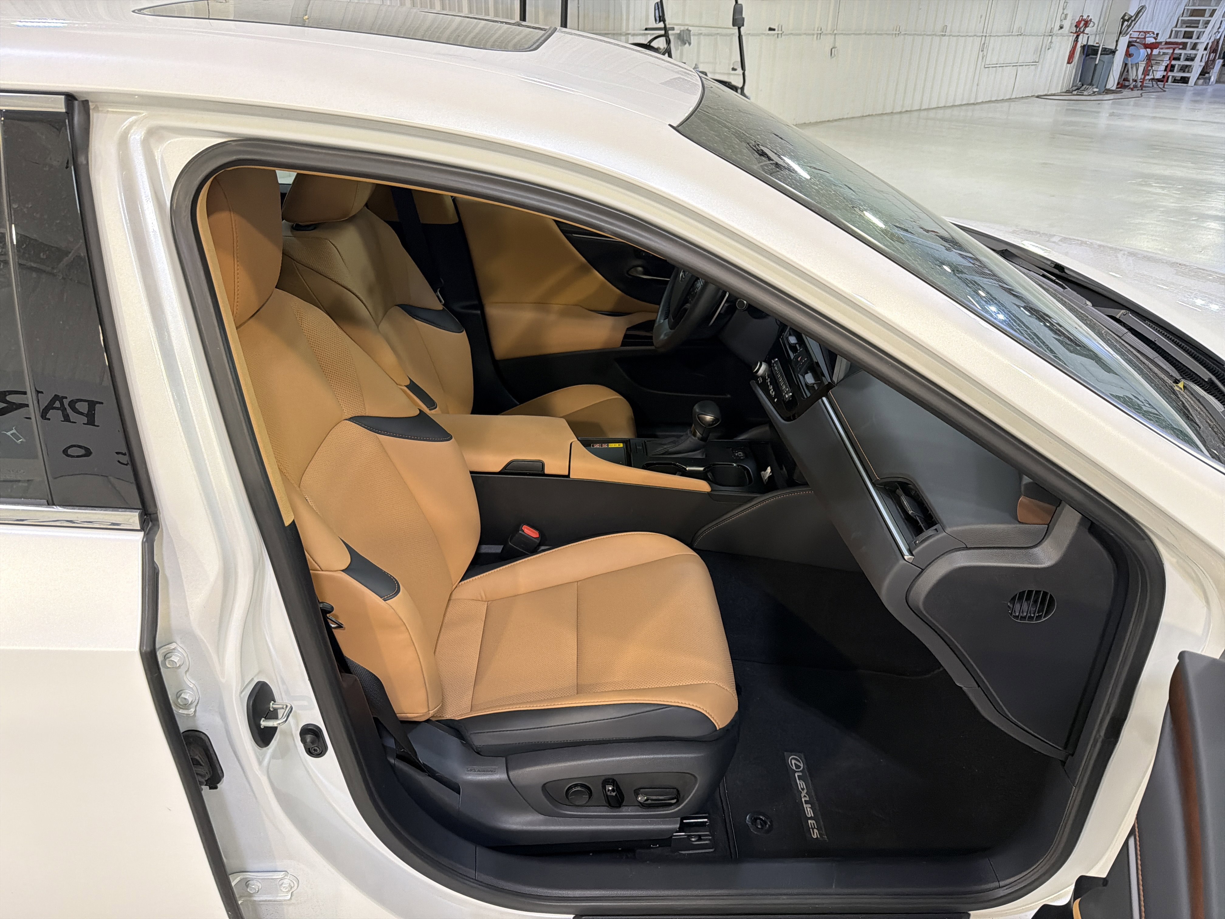 Used 2025 Lexus ES 350 w/ Premium Package FWD image 14