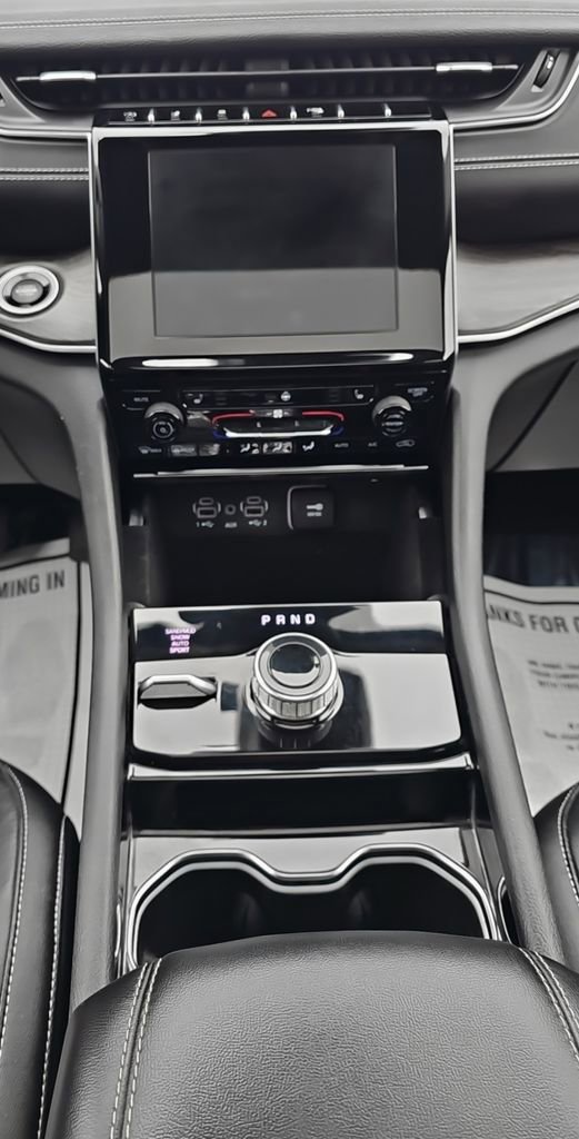 Used 2022 Jeep Grand Cherokee L Limited image 20