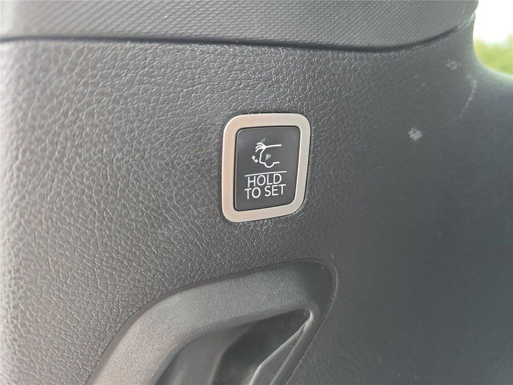 Used 2023 Jeep Wagoneer 4WD w/ Premium Group I image 16