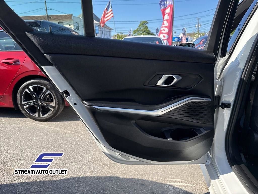 Used 2024 BMW 330i xDrive Sedan w/ Convenience Package image 21