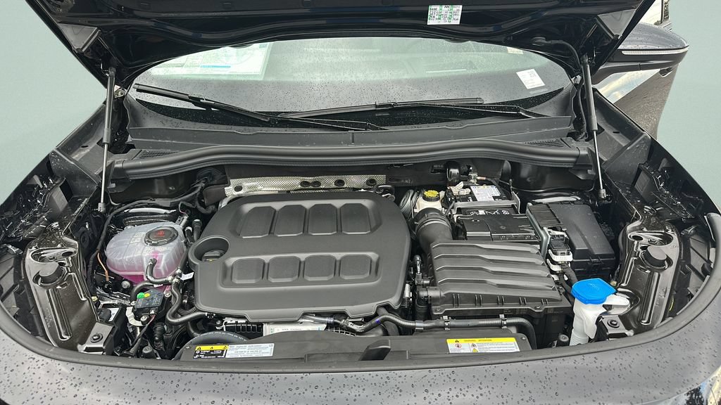 New 2026 Volkswagen Tiguan SE R-Line FWD image 28