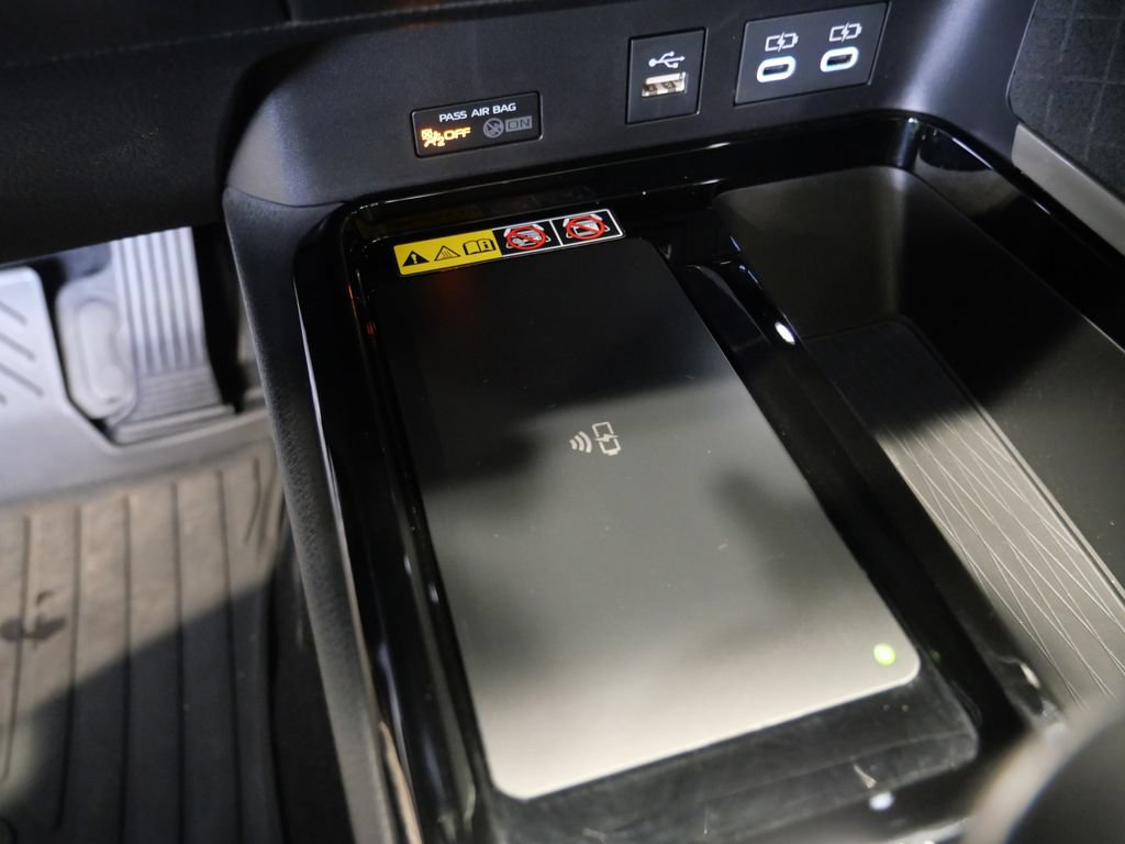 Used 2026 Toyota Camry XLE AWD/4WD image 31