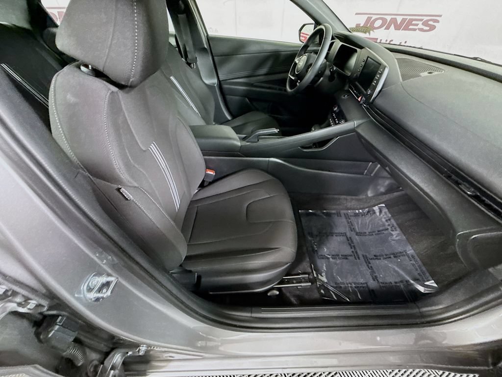 Certified 2025 Hyundai Elantra Sport FWD image 29