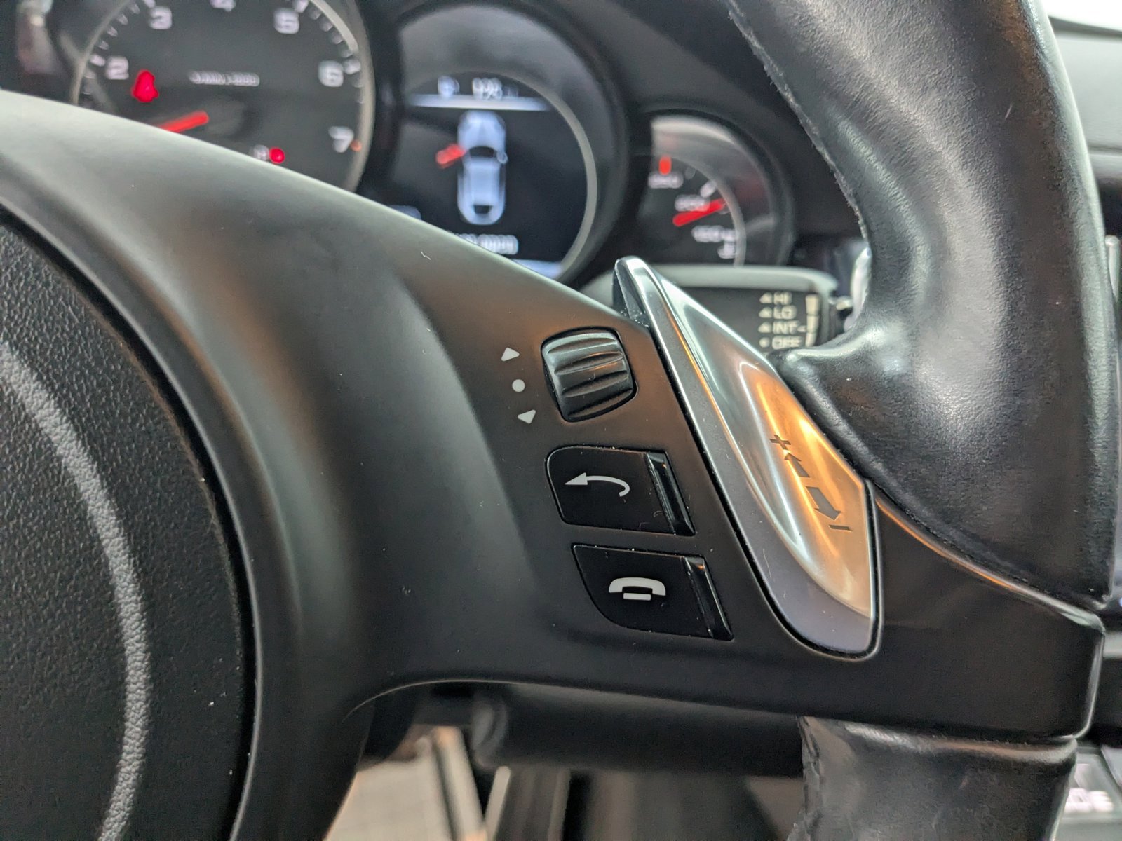 Used 2015 Porsche Panamera 4 image 21