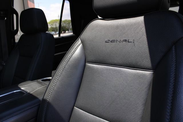 Used 2021 GMC Yukon Denali w/ Advanced Technology Package AWD/4WD image 6
