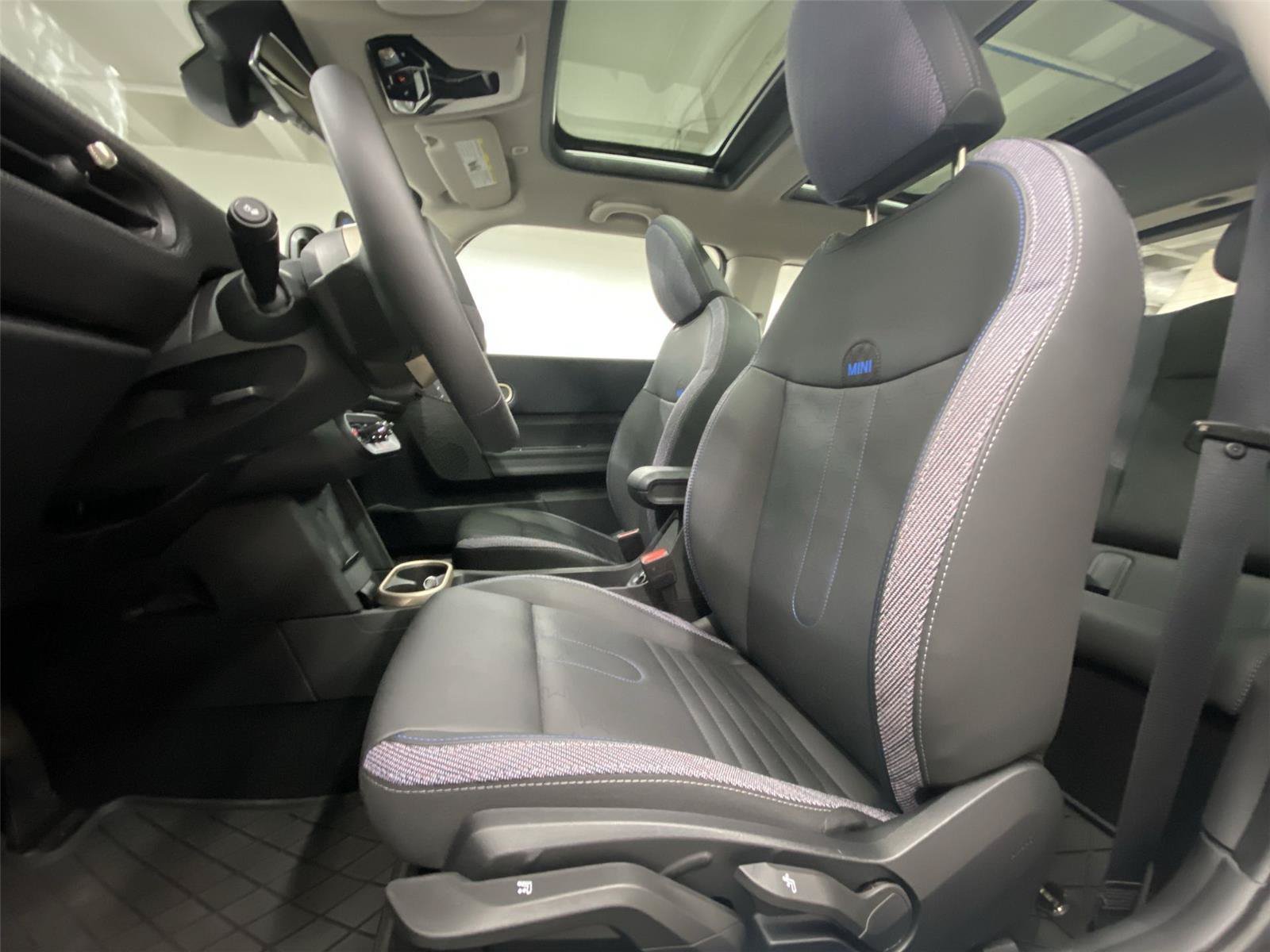 Used 2025 MINI Cooper S FWD image 17