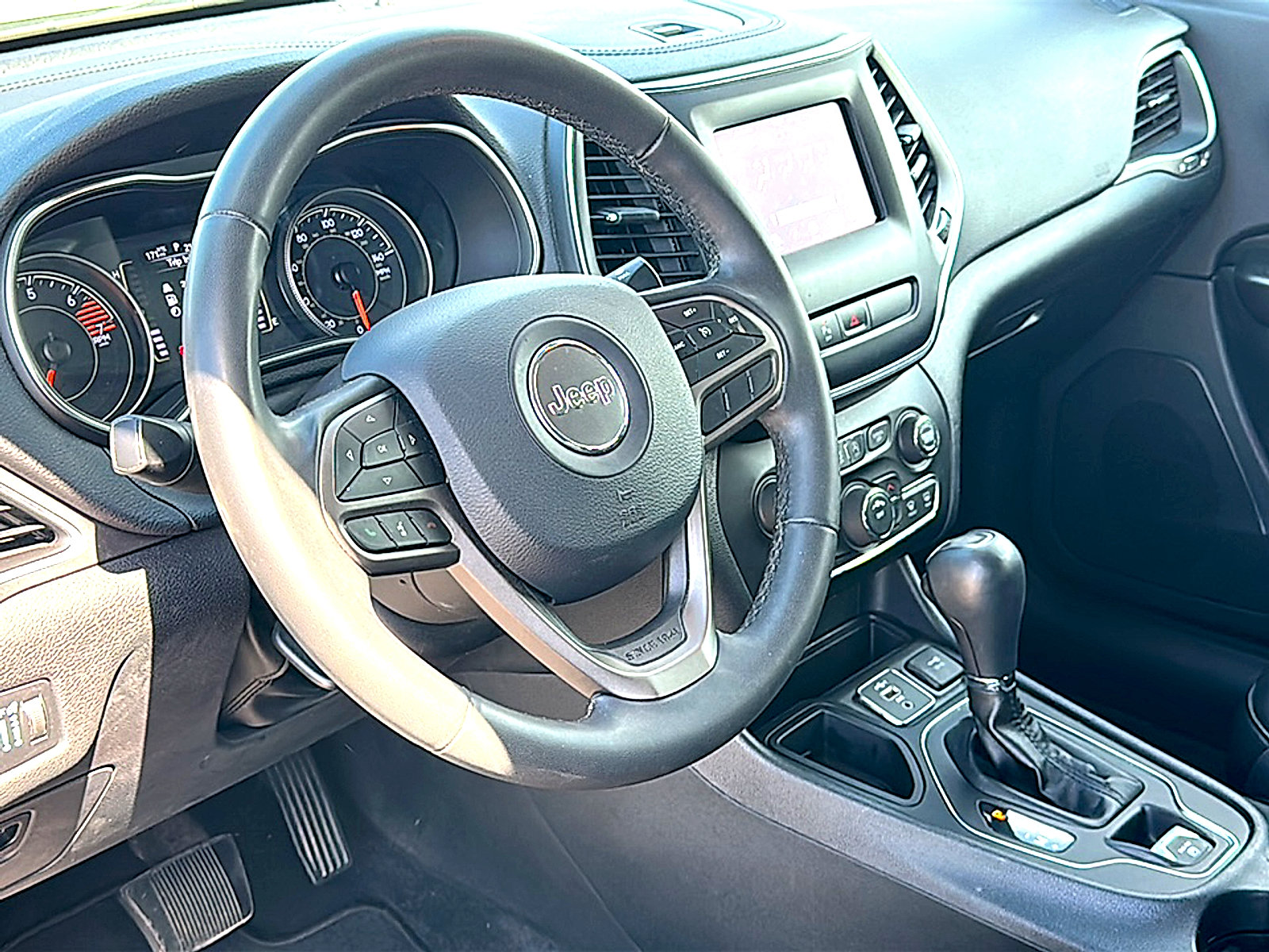 Used 2020 Jeep Cherokee Latitude Plus FWD image 12