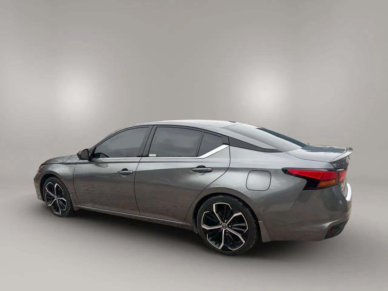 Used 2023 Nissan Altima 2.5 SR w/ SR Premium Package image 5