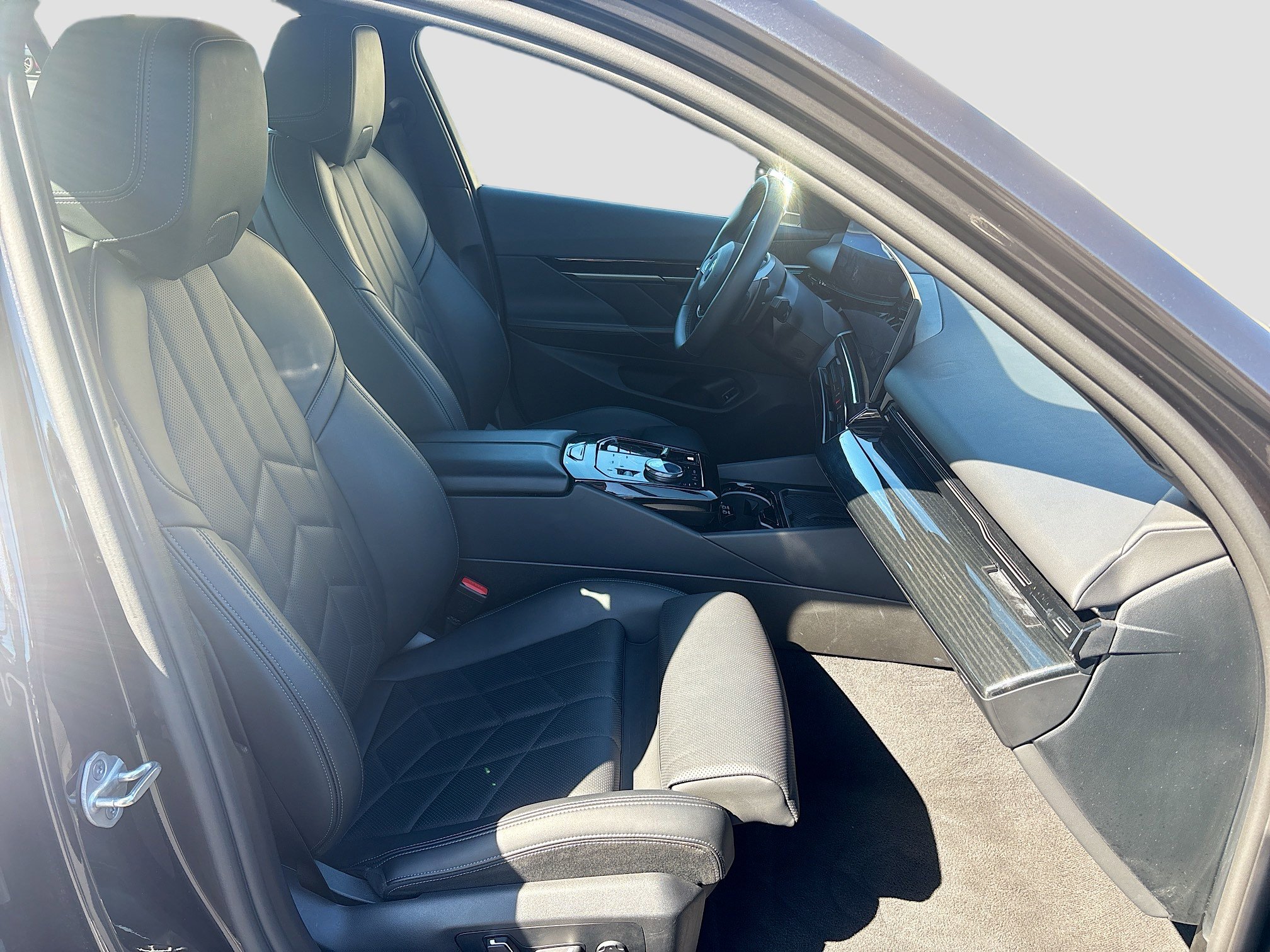 Used 2025 BMW 530i image 16