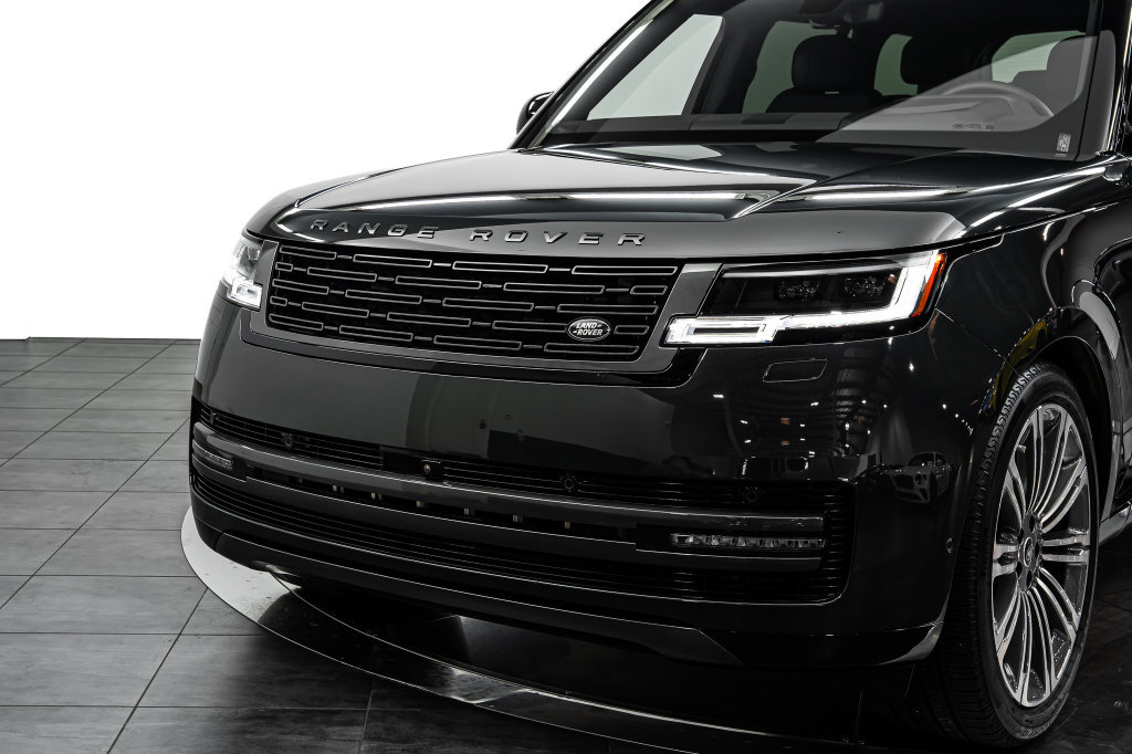Used 2025 Land Rover Range Rover Long Wheelbase SE AWD/4WD image 12