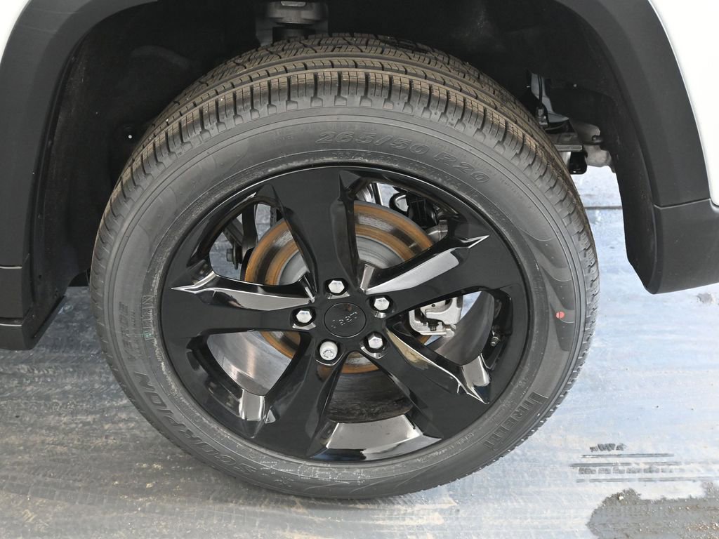 Used 2025 Jeep Grand Cherokee Limited w/ Luxury Tech Group II image 15