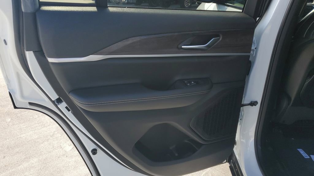 New 2025 Jeep Grand Cherokee Limited image 17