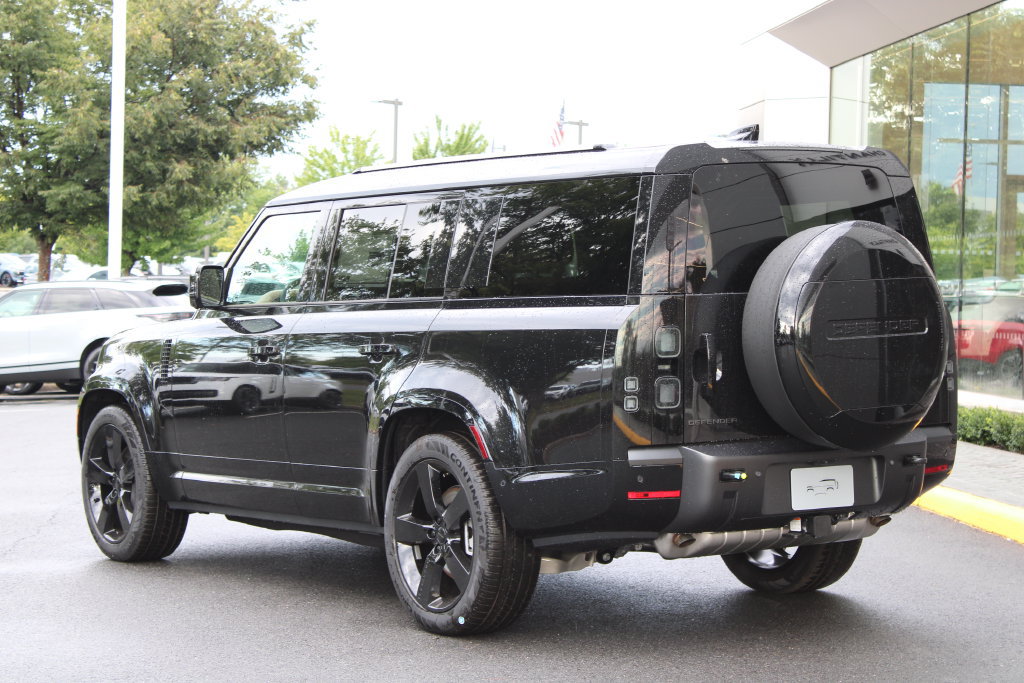 New 2026 Land Rover Defender 130 X-Dynamic SE AWD/4WD image 5