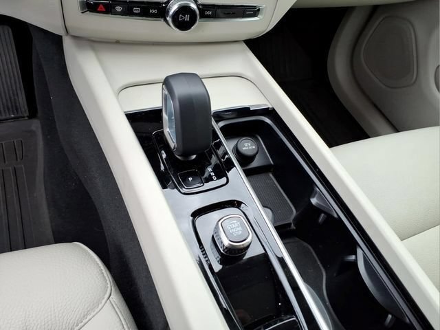 Used 2025 Volvo XC60 T8 Plus w/ Climate Package AWD/4WD image 22