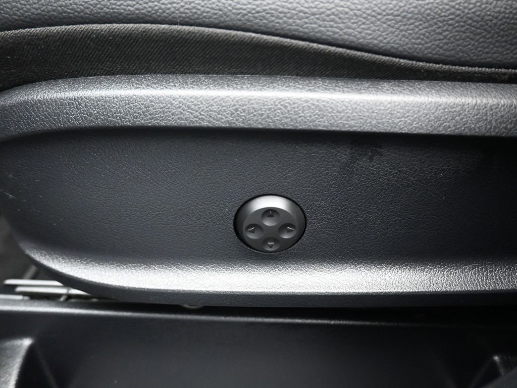 Used 2021 Mercedes-Benz GLB 250 4MATIC w/ Premium Package image 14