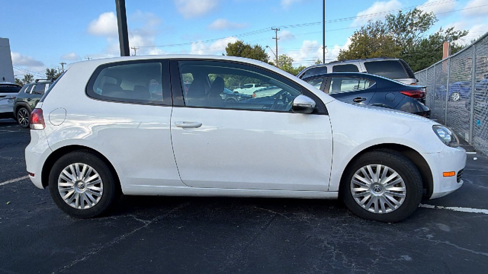 Used 2011 Volkswagen Golf 2-Door FWD image 13