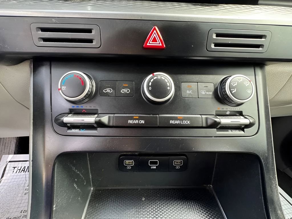 Used 2022 Kia Carnival LX image 22