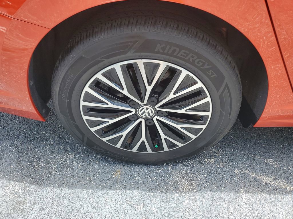 Used 2020 Volkswagen Jetta SE w/ SE Cold Weather Package image 5