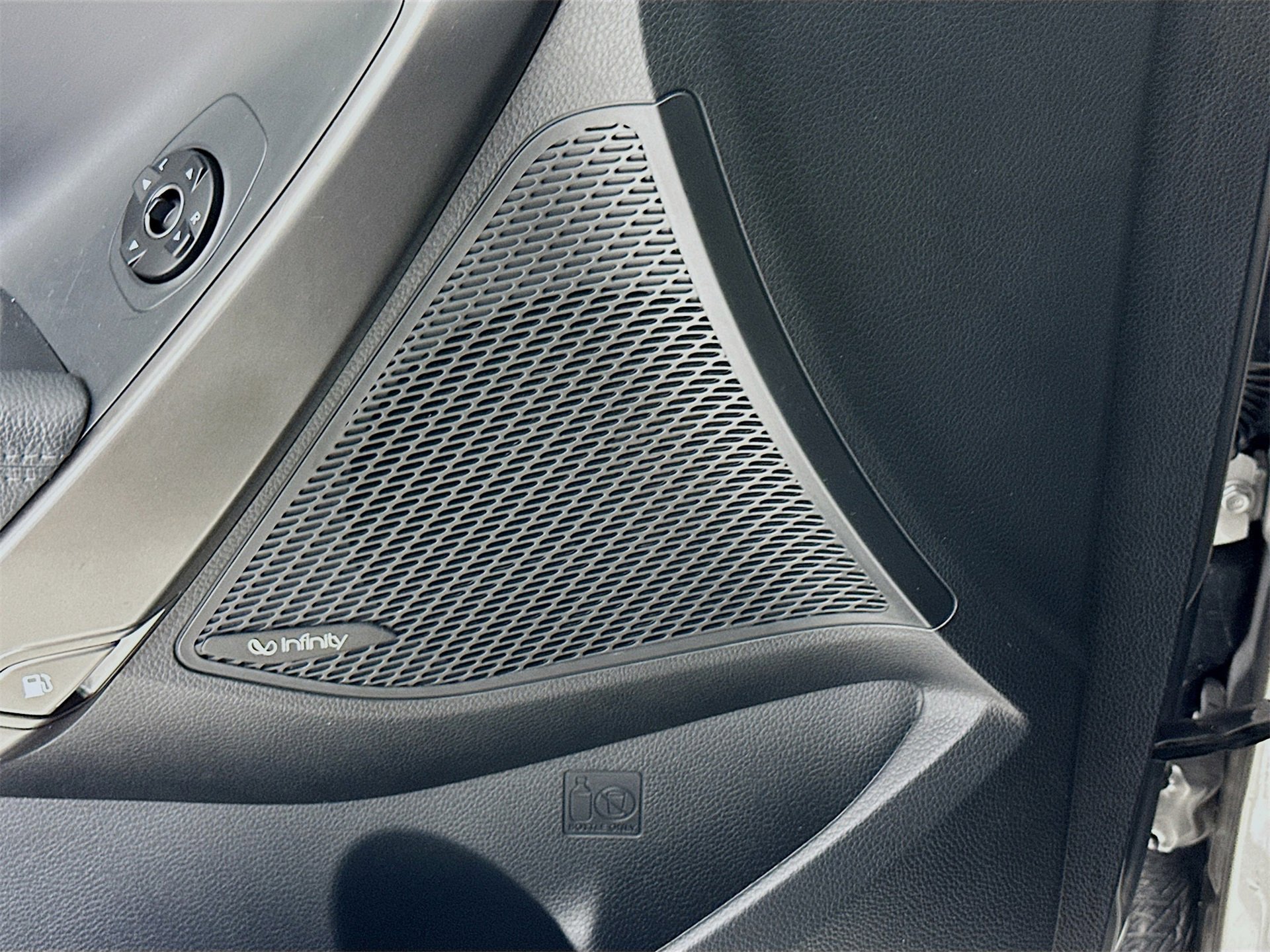 Used 2017 Hyundai Santa Fe Sport w/ 2.0T Ultimate Tech Package 05 image 20