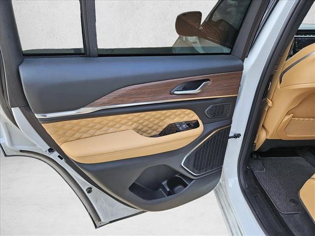 Used 2024 Jeep Grand Cherokee Summit AWD/4WD image 14