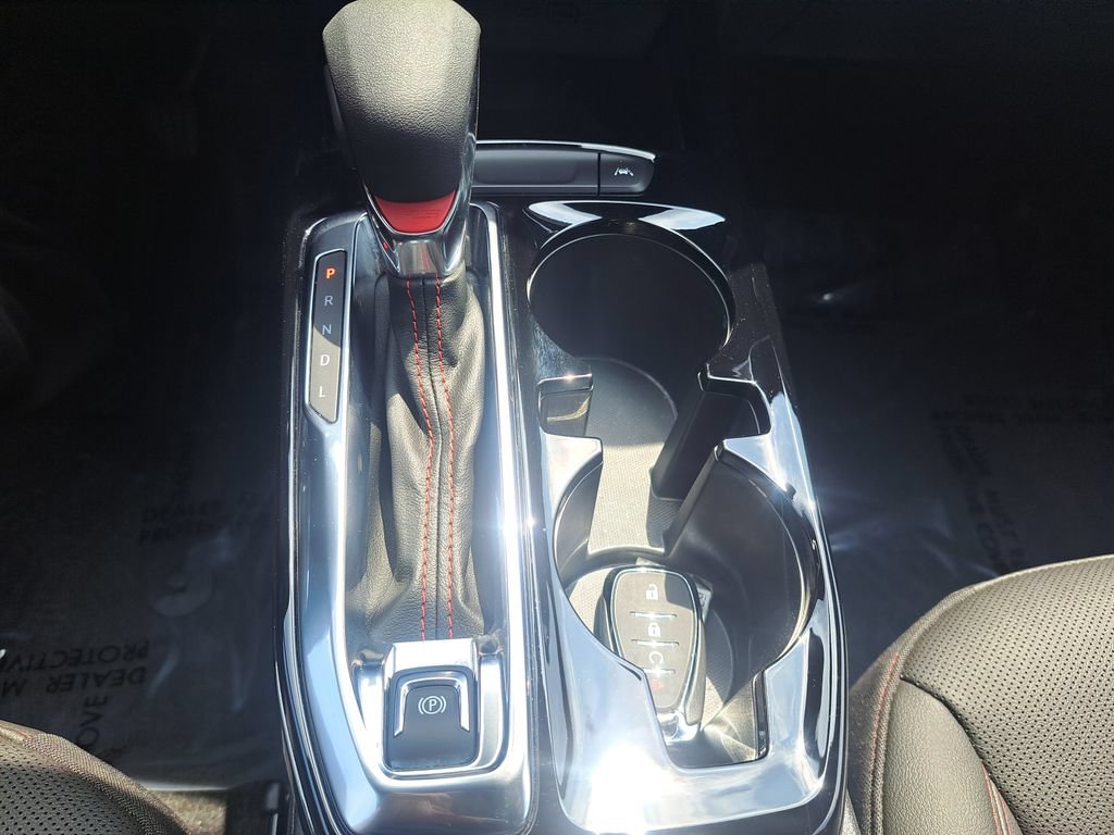 Used 2025 Chevrolet Trax RS w/ Sunroof Package FWD image 17