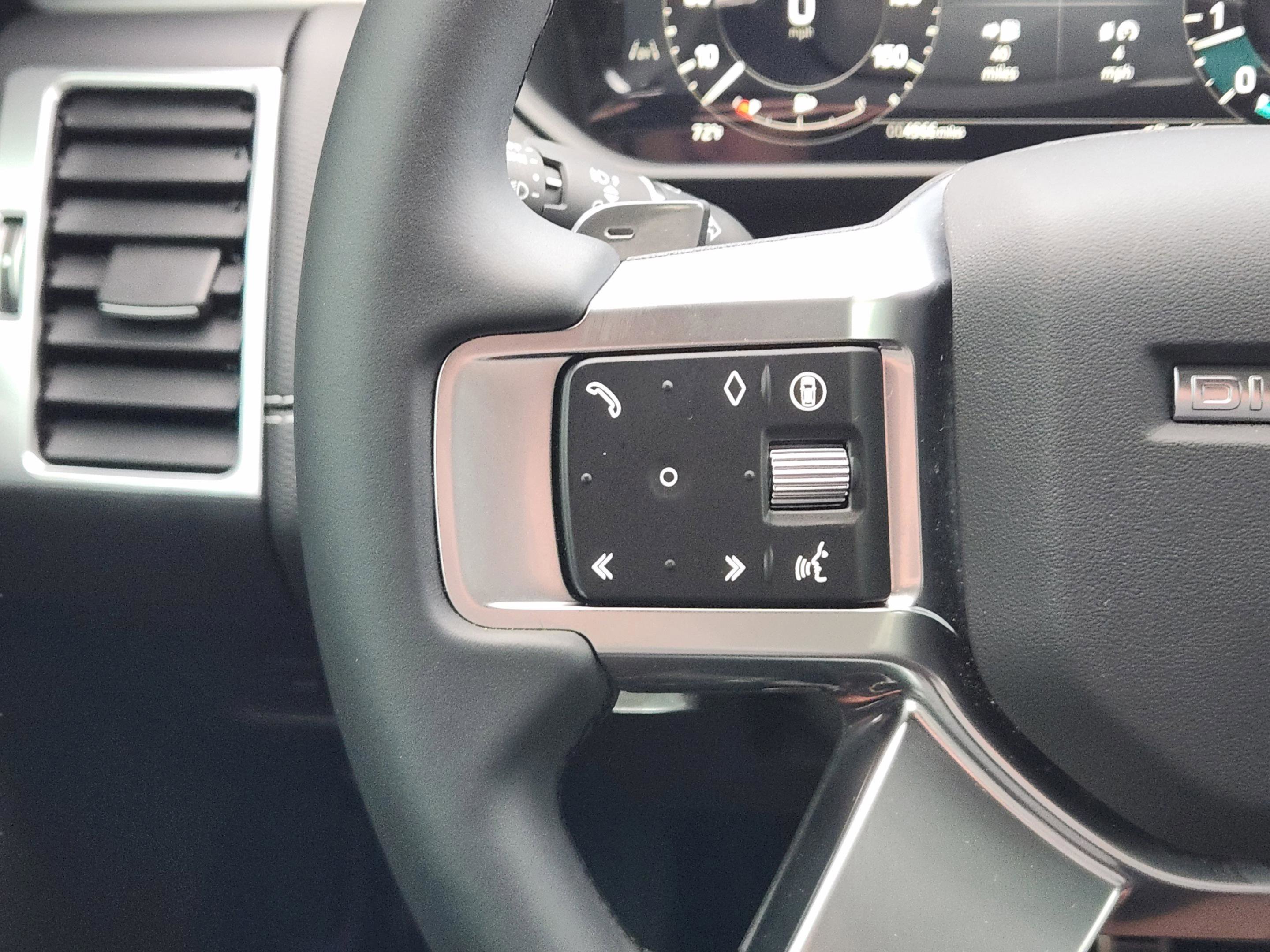 Certified 2025 Land Rover Discovery Dynamic SE AWD/4WD image 25